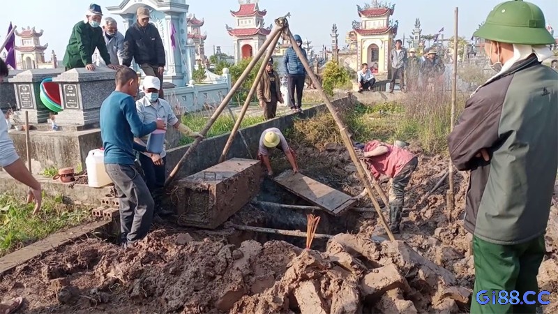 Giấc mộng này cho thấy là sắp tới bạn sẽ bị nhiều tai tiếng, oan uổng. 